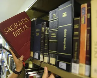 Bíblia pode ser incluída na grade curricular de escolas da Bahia