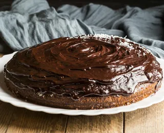 Bolo de chocolate saudável e cremoso com apenas 3 Ingredientes