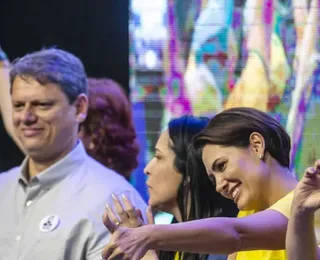 Bolsonaro declara apoio a Tarcísio, mas pede Michelle vice