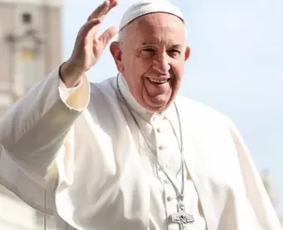 Câmera do papa Francisco é leiloada por R$ 40,4 milhões