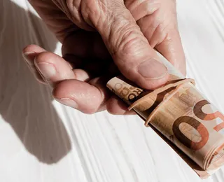 Cantor famoso revela que já fez sexo em troca de dinheiro