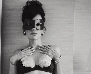 Cantora famosa revela pedidos ousados que recebeu em conta do OnlyFans