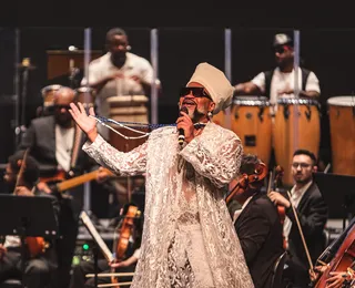 Carlinhos Brown retorna à Concha com show que mistura axé e orquestra