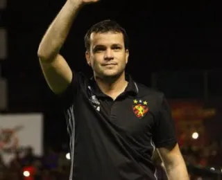 Concorrente do Vitória na zona demite técnico no final da temporada