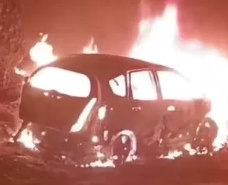 Corpo carbonizado é encontrado em porta-malas de carro incendiado