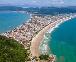 Destino paradisíaco com 39 praias começa a cobrar taxa para turistas