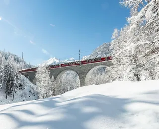 Essa viagem de trem entre a Suíça e a Itália é uma das mais lindas do mundo
