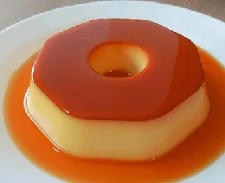 Esse pudim de leite condensado saboroso vai deixar seu dia mais feliz