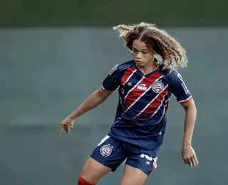 Ex-Bahia marca golaço por novo clube em clássico carioca; assista