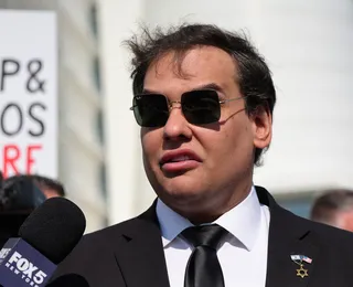 Ex-deputado filho de brasileiros recebe perdão de Trump e deixa prisão