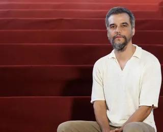 Famosos prestigiam Wagner Moura em pré-estreia da peça ‘Um Julgamento’