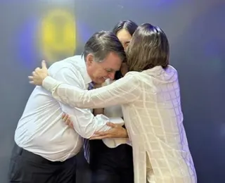 Filha de Bolsonaro celebra 15 anos com tema de filme “As Branquelas”