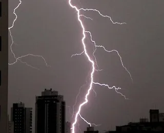 Fortes chuvas: Bahia é atingida por mais de 90 mil raios em 48 horas