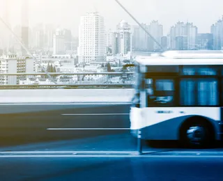 Funkeiro é preso após chamar mulher de “macaca” em ônibus