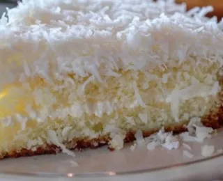 Geladinho e saboroso: aprenda a fazer o bolo de coco gelado perfeito