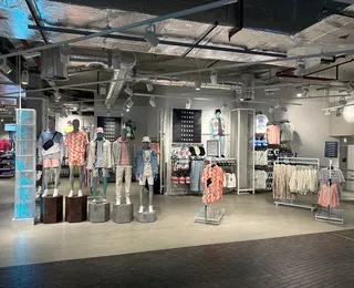 Gigante da moda fecha loja e acende alerta para toda a indústria