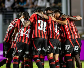 Goleiro do Vitória passa por cirurgia no quadril e inicia reabilitação