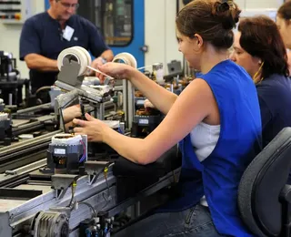 Governo prevê aumento da jornada de trabalho de 8h para 12 horas diárias