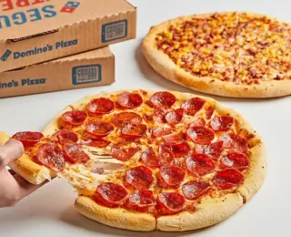 Grande rede de pizzaria vai distribuir pizza de graça neste domingo