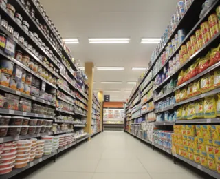 Grande rede de supermercados acaba com 4 concorrentes