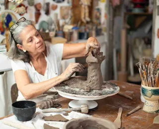 Hilda Salomão celebra 50 anos de arte com exposição gratuita no MAB