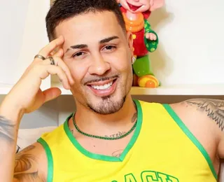Influenciador diz que perdeu virgindade com Carlinhos Maia e expõe traição