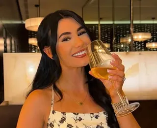 Influenciadora famosa finge ter câncer, volta atrás e choca internet