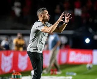 Jair Ventura exalta torcida e celebra vitória no Ba-Vi: "Convencemos"