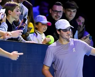 João Fonseca vence de virada na estreia do Masters 1000 de Paris