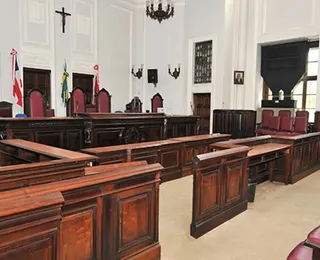 Justiça condena dupla por tentativa de feminicídio com ácido em Salvador