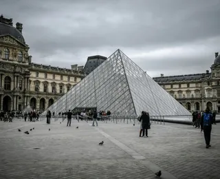 Louvre anuncia fechamento de sala rara após inspeção revelar perigo