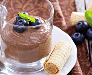Melhor sobremesa do dia: aprenda mousse de café com apenas 3 ingredientes