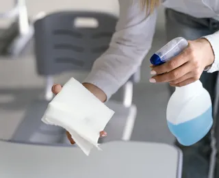 Misturar sabão em pó e álcool: entenda para que serve combinação