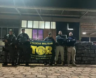 Molho de ervas? PRF apreende 2 toneladas de maconha em carga de macarrão