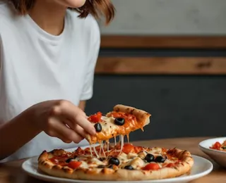Morte suspeita: mulher passa mal e morre após comer pizza