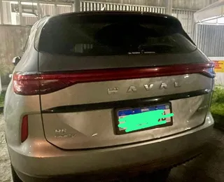 Mulher é presa com carro roubado e placa clonada em Salvador