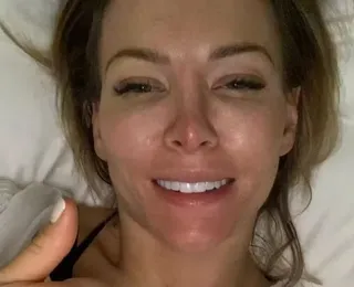 Mulher finge câncer terminal para ganhar silicone do namorado