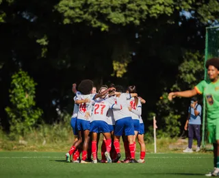 Mulheres de Aço atropelam Lusaca e colocam 'um pé' na final do Baianão - Imagem