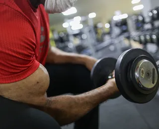 Não te ajudar a crescer! Saiba quais são os exercícios mais inúteis na academia