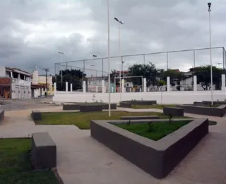 Noite de terror: adolescente e jovem assassinados em praça na Bahia