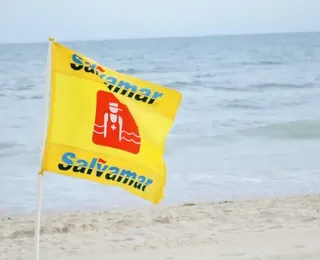 Pai morre ao salvar os filhos de afogamento em praia de Salvador