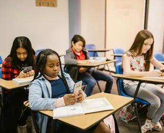 País proibirá redes sociais para crianças menores de 15 anos