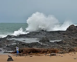 Prefeitura coloca quiosques à venda em famosa praia da capital; saiba valores