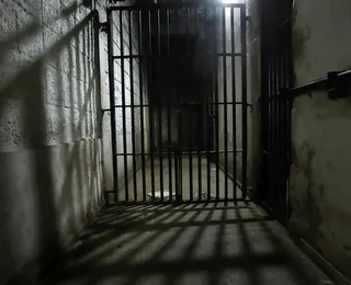 Presas são obrigadas a comer fezes durante ritual de tortura em penitenciária