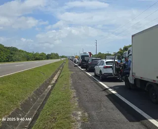 Protesto por instalação de UPA em Barra de Pojuca interdita BA-099