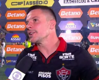 Renato Kayzer reclama de arbitragem e cita “várzea” no Brasileirão