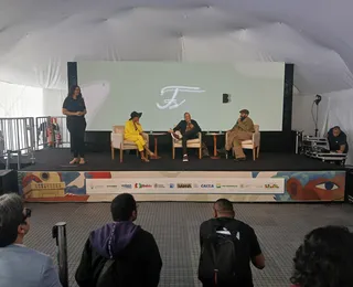 Russo Passapusso faz desabafo na Flica: "A literatura me fez sobreviver”