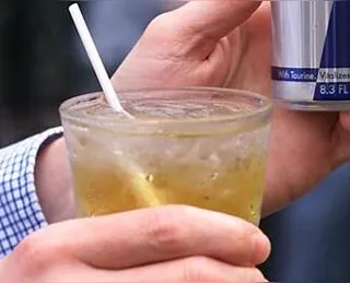 Salvador monitora risco de metanol em bebidas e orienta população