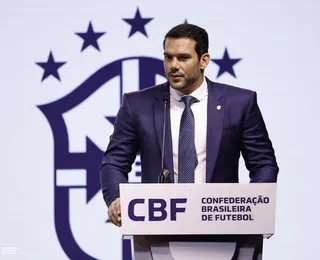Samir Xaud demonstra insatisfação com arbitragem e afasta árbitros