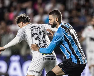 Sem jogar, Vitória se beneficia de empate entre Santos e Grêmio